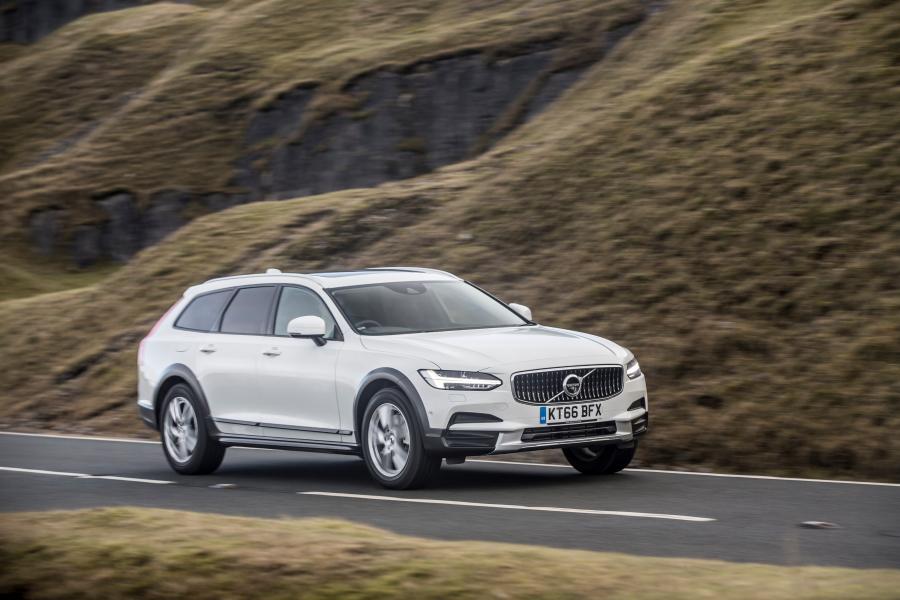  Volvo V90 D4 Cross Country 2017 года  (UK) (фото 17 из 40)